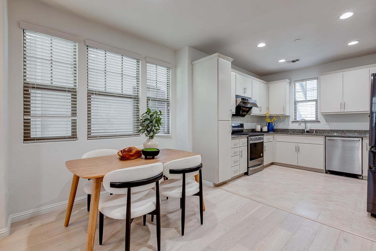 Detail Gallery Image 10 of 30 For 3702 Pyramid Way, Mountain View,  CA 94043 - 4 Beds | 4 Baths