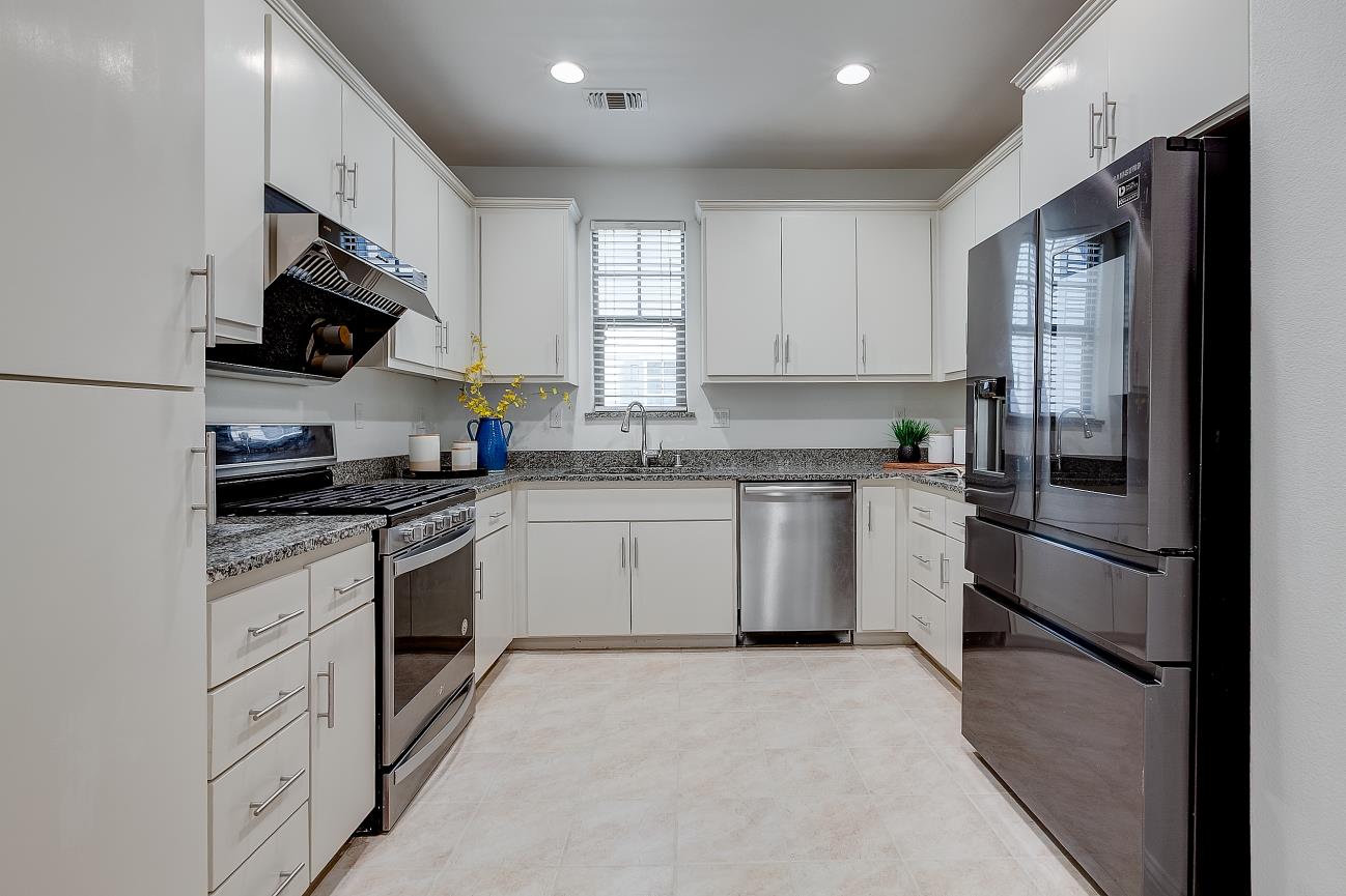 Detail Gallery Image 12 of 30 For 3702 Pyramid Way, Mountain View,  CA 94043 - 4 Beds | 4 Baths