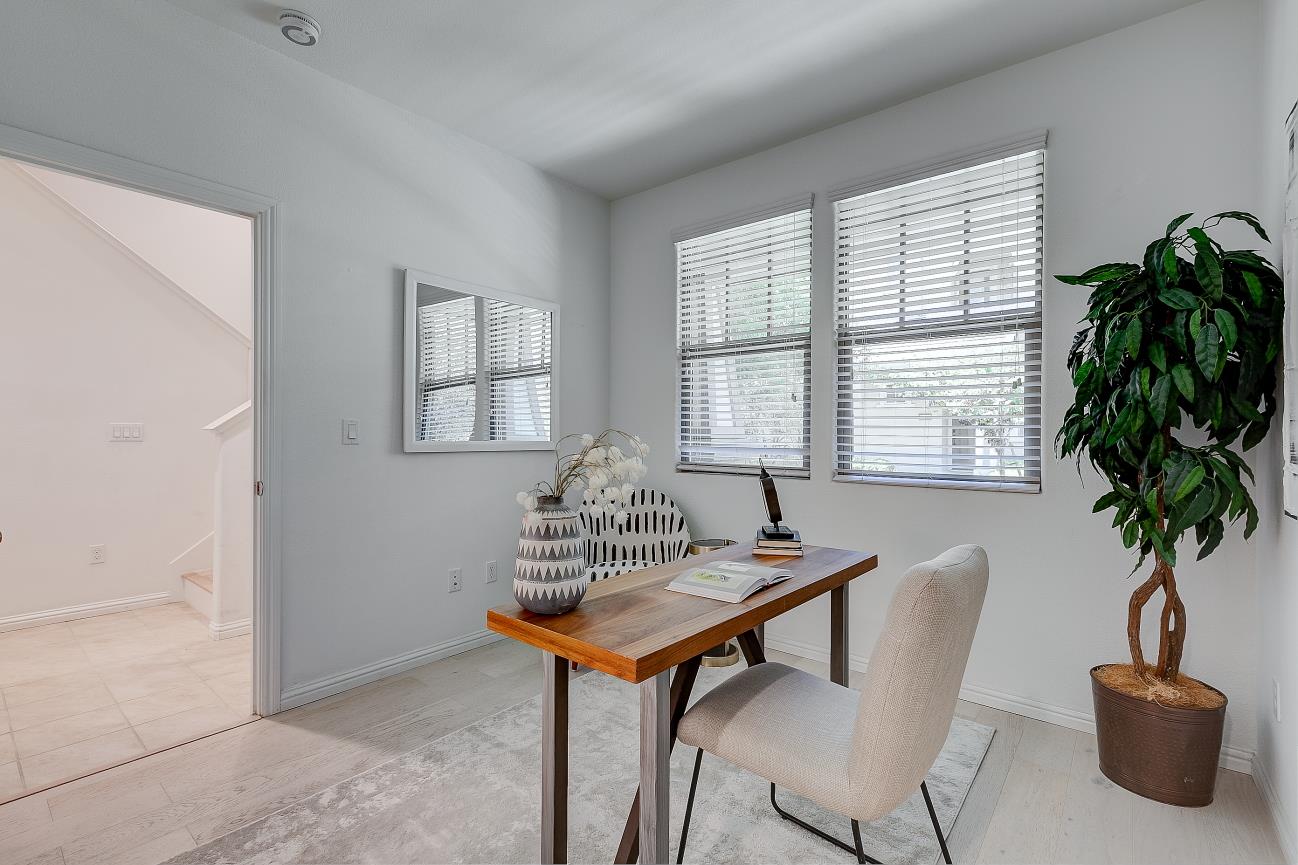 Detail Gallery Image 13 of 30 For 3702 Pyramid Way, Mountain View,  CA 94043 - 4 Beds | 4 Baths