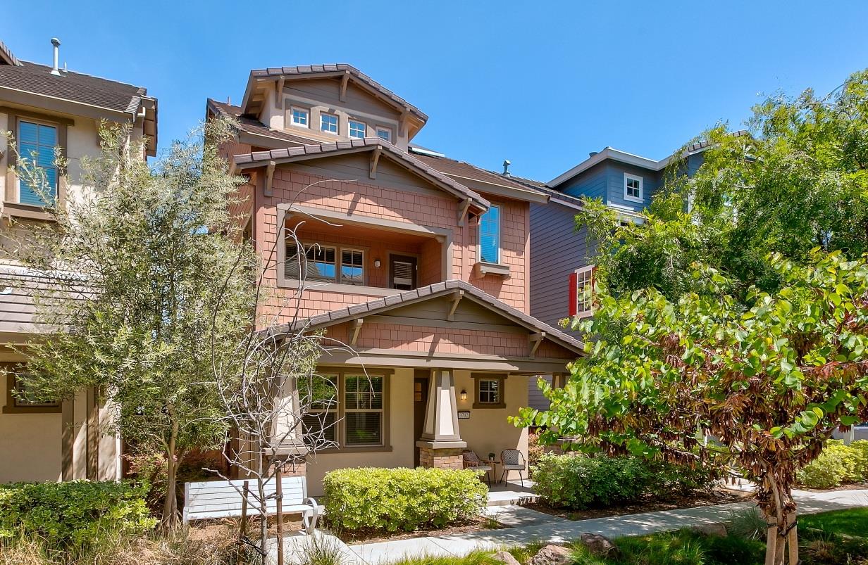 Detail Gallery Image 2 of 30 For 3702 Pyramid Way, Mountain View,  CA 94043 - 4 Beds | 4 Baths