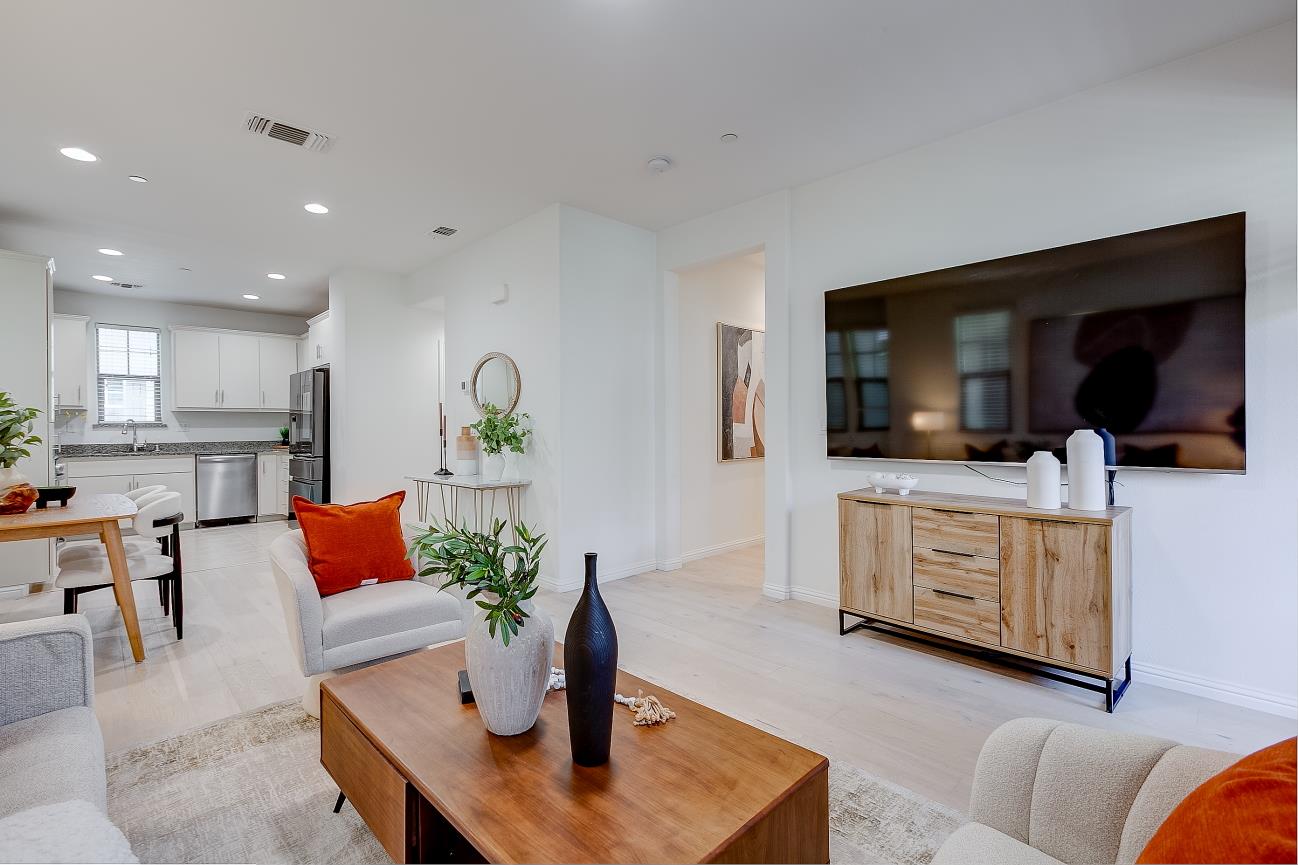 Detail Gallery Image 5 of 30 For 3702 Pyramid Way, Mountain View,  CA 94043 - 4 Beds | 4 Baths