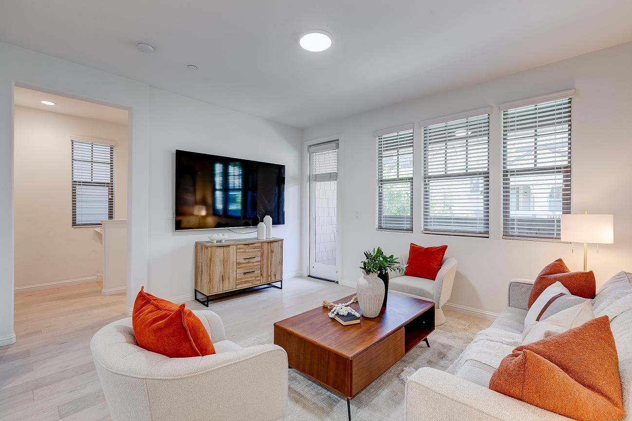 Detail Gallery Image 6 of 30 For 3702 Pyramid Way, Mountain View,  CA 94043 - 4 Beds | 4 Baths