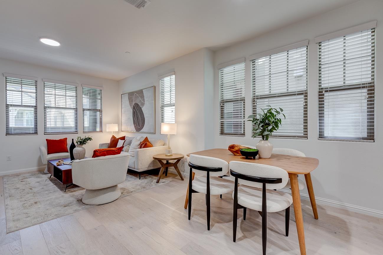 Detail Gallery Image 8 of 30 For 3702 Pyramid Way, Mountain View,  CA 94043 - 4 Beds | 4 Baths