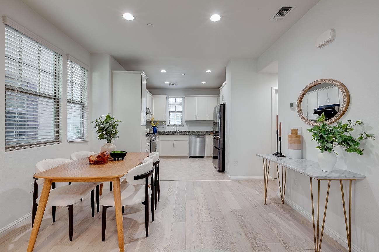 Detail Gallery Image 9 of 30 For 3702 Pyramid Way, Mountain View,  CA 94043 - 4 Beds | 4 Baths