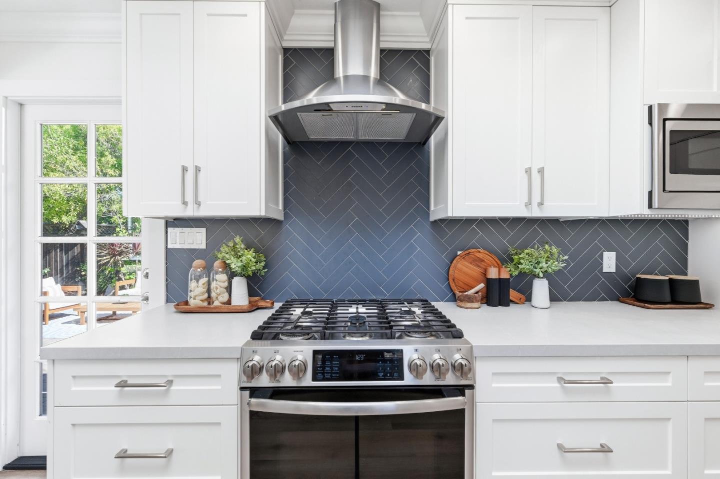 Detail Gallery Image 20 of 104 For 1033 Yorktown Dr, Sunnyvale,  CA 94087 - 4 Beds | 2 Baths