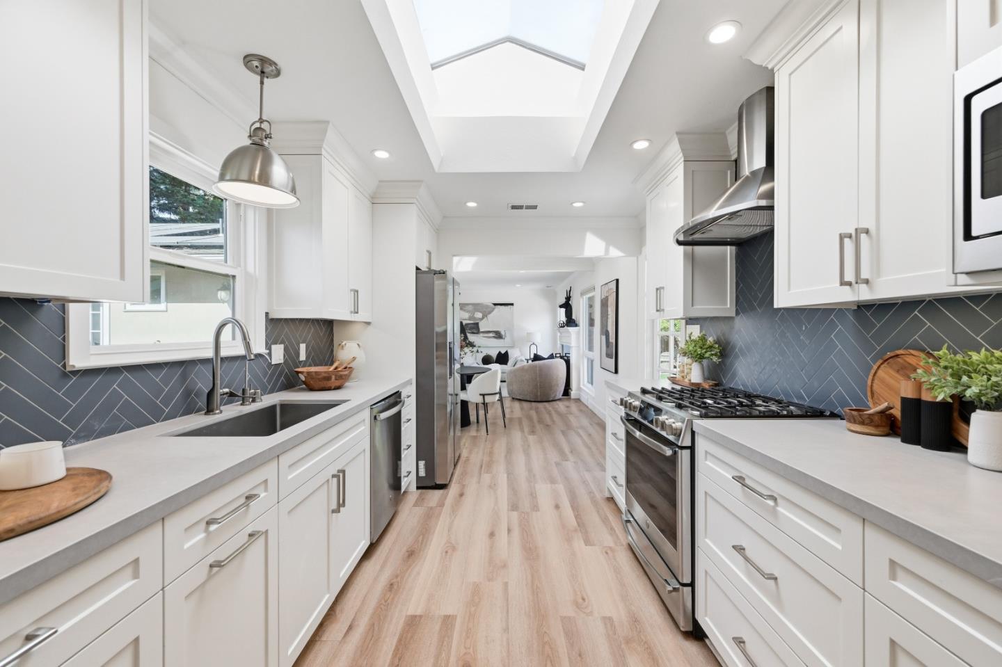 Detail Gallery Image 21 of 104 For 1033 Yorktown Dr, Sunnyvale,  CA 94087 - 4 Beds | 2 Baths