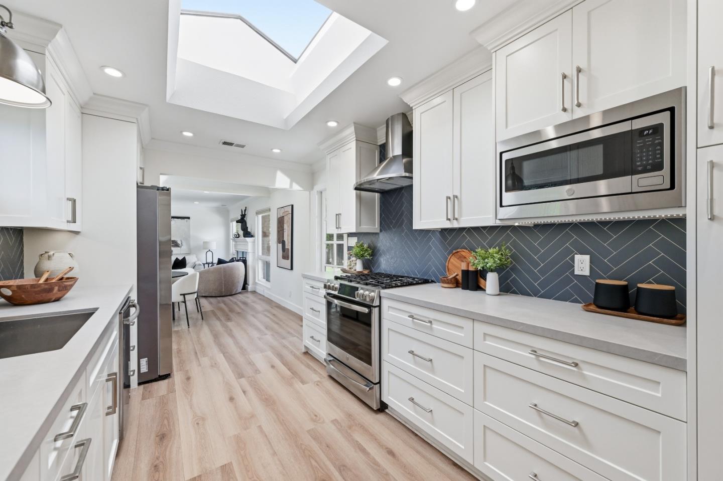 Detail Gallery Image 22 of 104 For 1033 Yorktown Dr, Sunnyvale,  CA 94087 - 4 Beds | 2 Baths