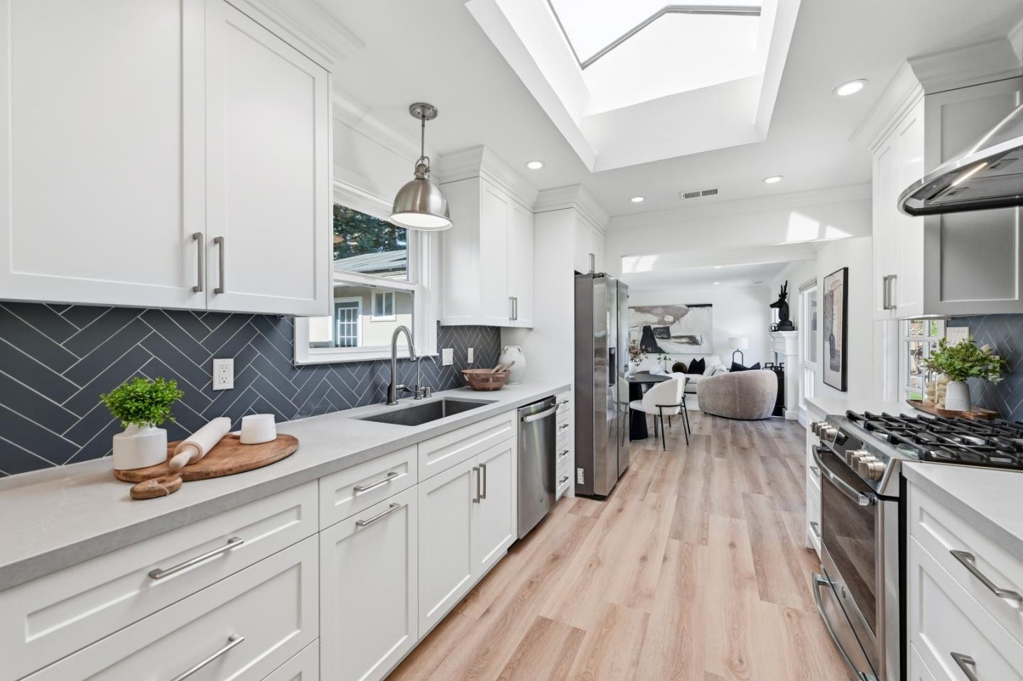 Detail Gallery Image 23 of 104 For 1033 Yorktown Dr, Sunnyvale,  CA 94087 - 4 Beds | 2 Baths