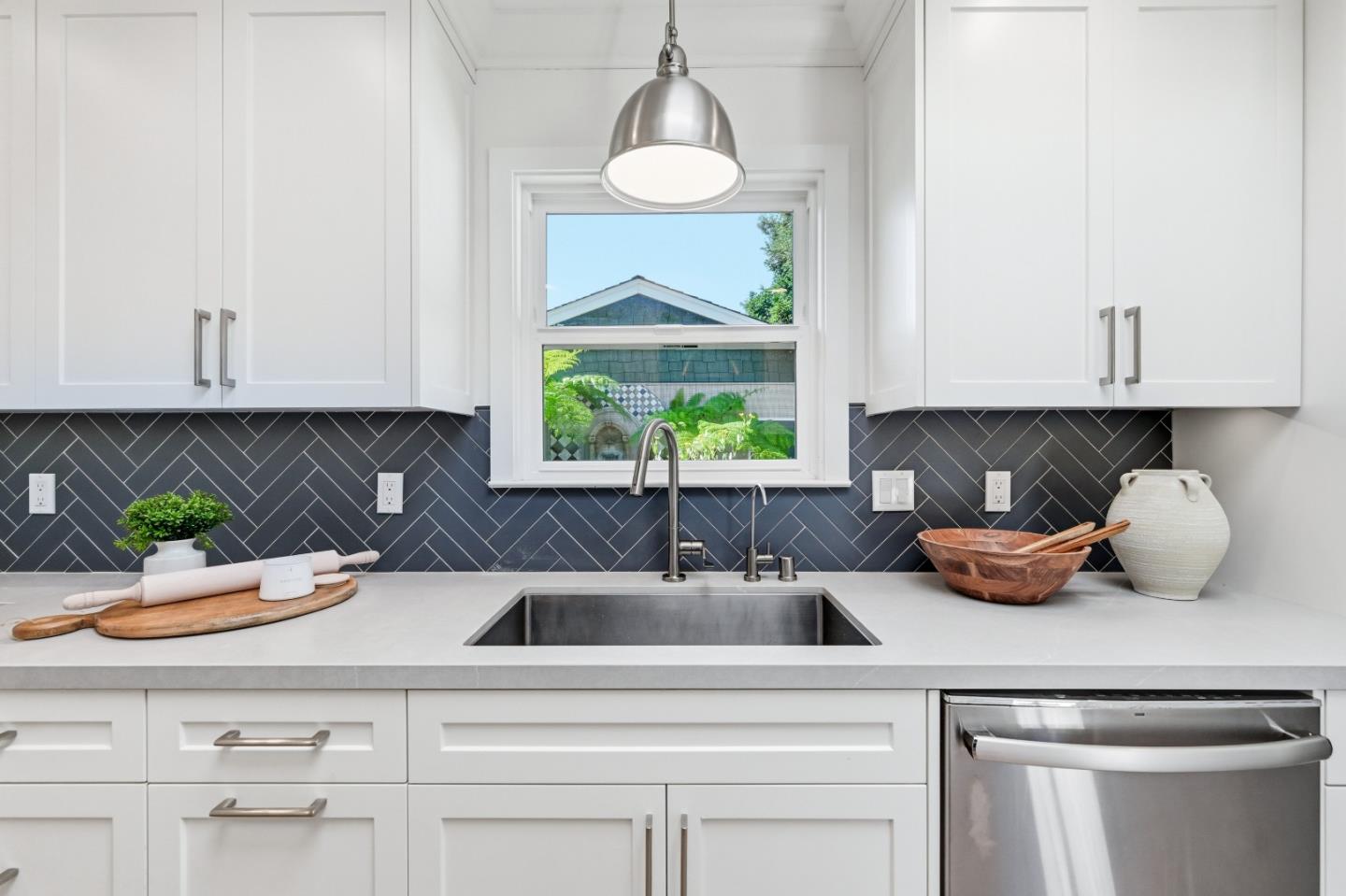 Detail Gallery Image 24 of 104 For 1033 Yorktown Dr, Sunnyvale,  CA 94087 - 4 Beds | 2 Baths