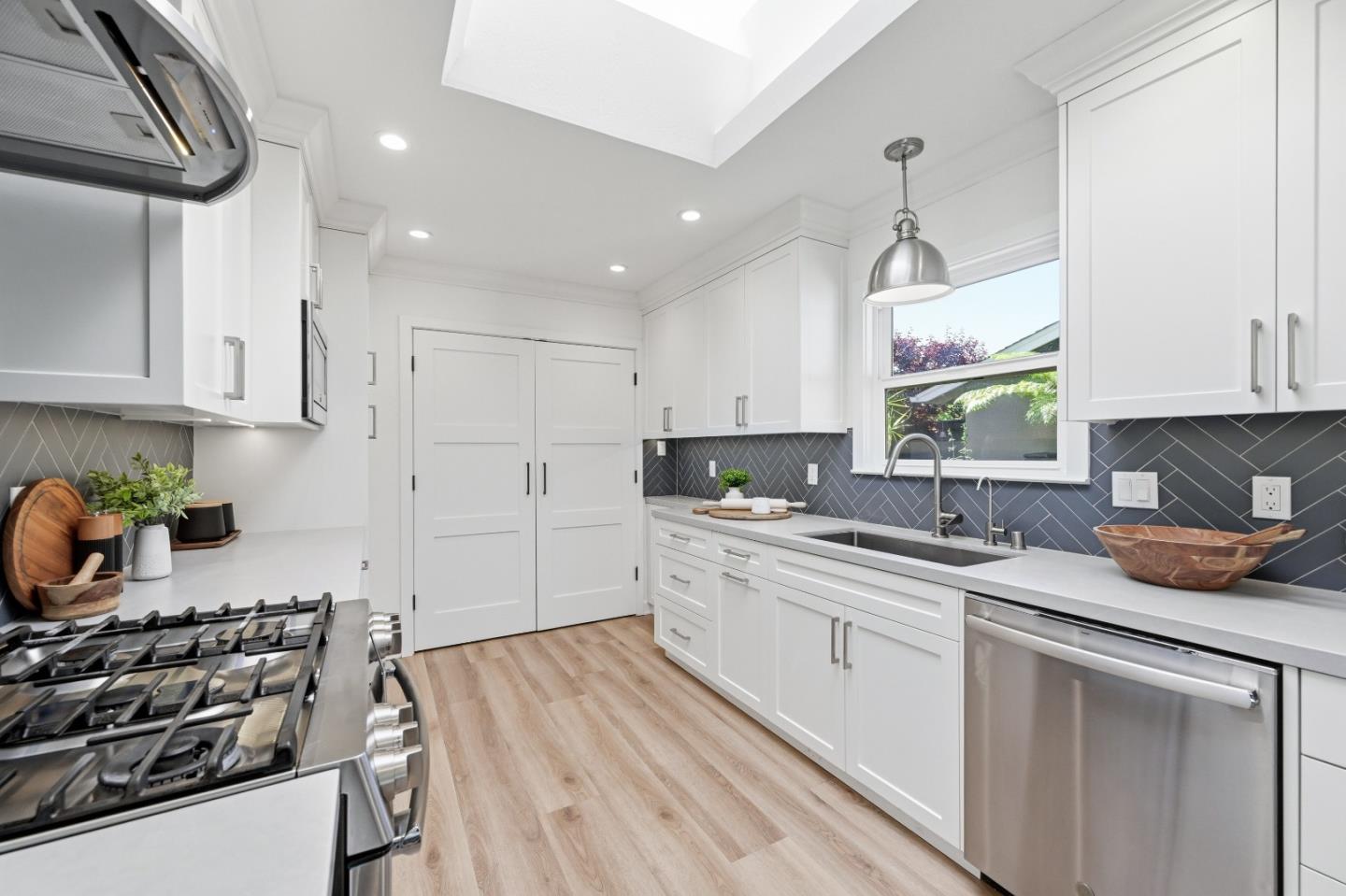 Detail Gallery Image 25 of 104 For 1033 Yorktown Dr, Sunnyvale,  CA 94087 - 4 Beds | 2 Baths