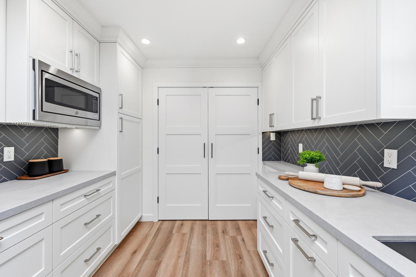 Detail Gallery Image 27 of 104 For 1033 Yorktown Dr, Sunnyvale,  CA 94087 - 4 Beds | 2 Baths