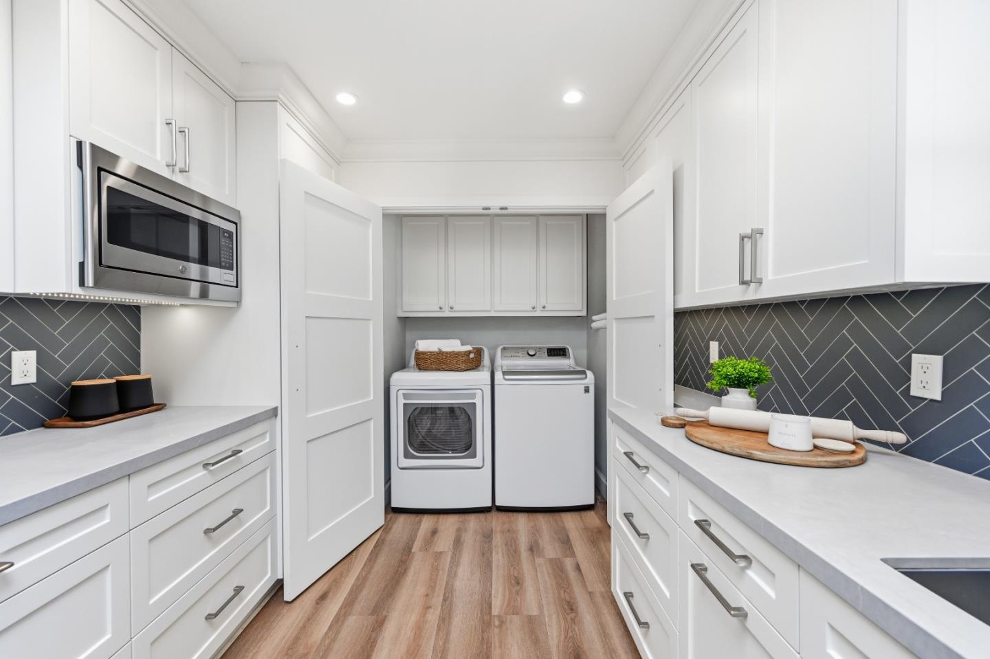 Detail Gallery Image 28 of 104 For 1033 Yorktown Dr, Sunnyvale,  CA 94087 - 4 Beds | 2 Baths