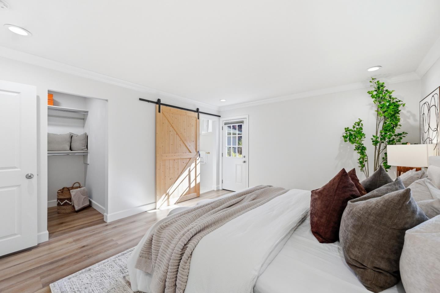 Detail Gallery Image 37 of 104 For 1033 Yorktown Dr, Sunnyvale,  CA 94087 - 4 Beds | 2 Baths