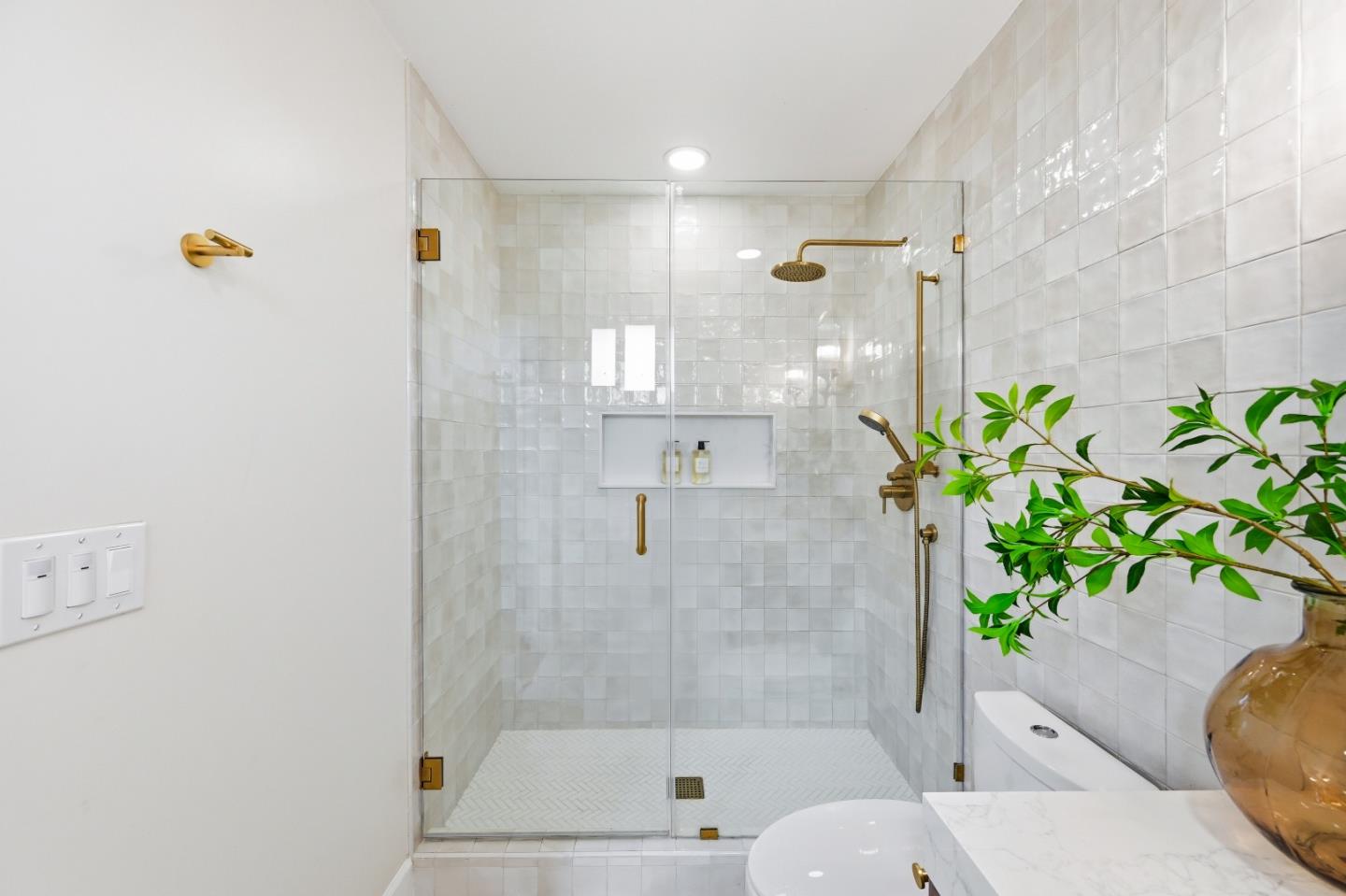 Detail Gallery Image 40 of 104 For 1033 Yorktown Dr, Sunnyvale,  CA 94087 - 4 Beds | 2 Baths