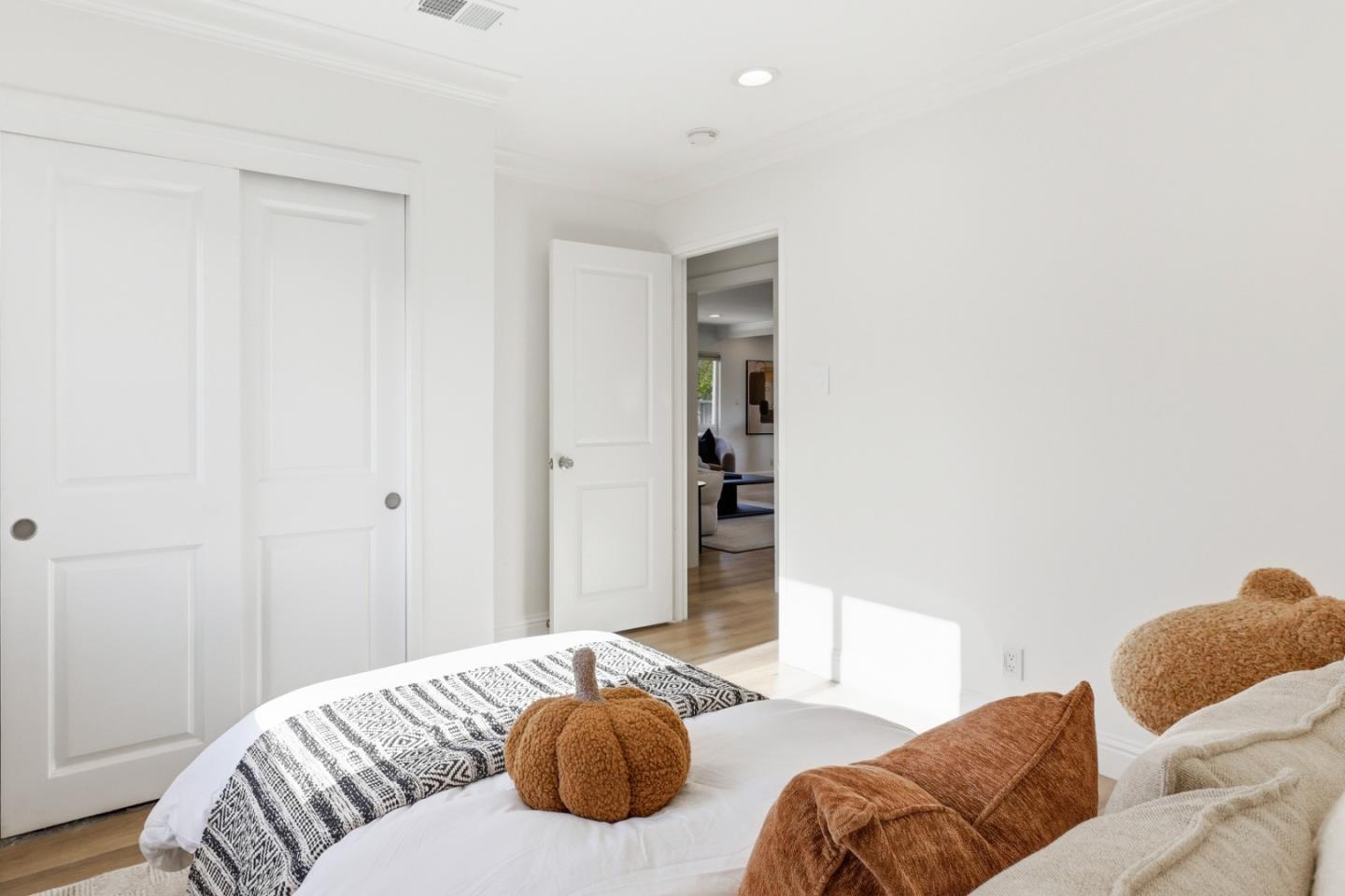 Detail Gallery Image 45 of 104 For 1033 Yorktown Dr, Sunnyvale,  CA 94087 - 4 Beds | 2 Baths