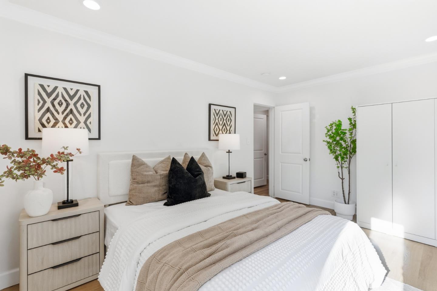 Detail Gallery Image 49 of 104 For 1033 Yorktown Dr, Sunnyvale,  CA 94087 - 4 Beds | 2 Baths