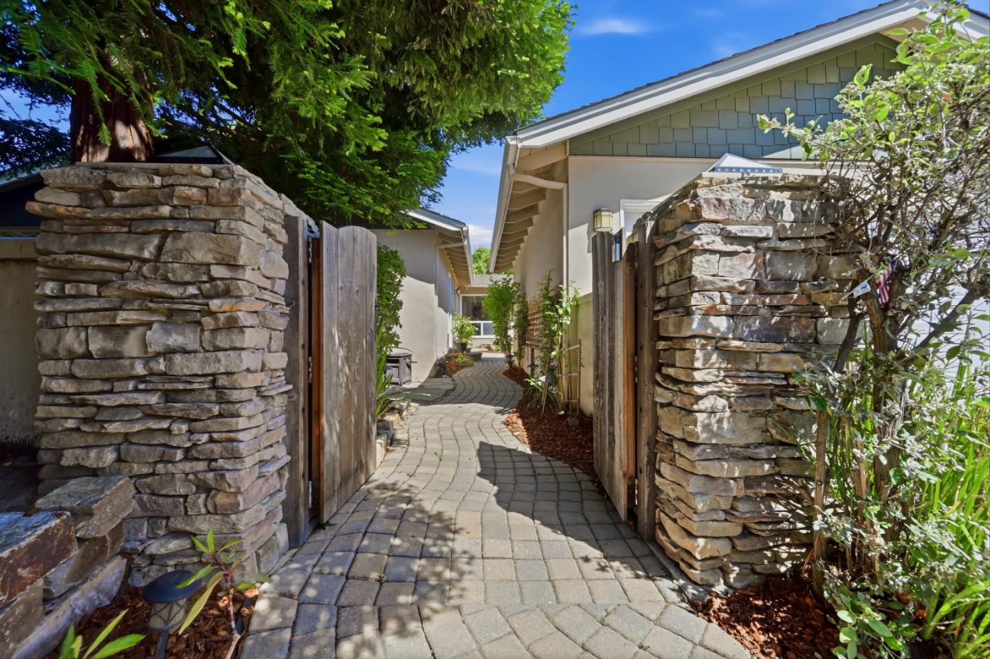 Detail Gallery Image 5 of 104 For 1033 Yorktown Dr, Sunnyvale,  CA 94087 - 4 Beds | 2 Baths