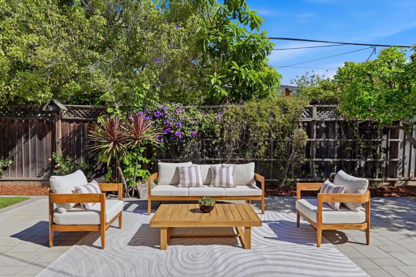 Detail Gallery Image 76 of 104 For 1033 Yorktown Dr, Sunnyvale,  CA 94087 - 4 Beds | 2 Baths