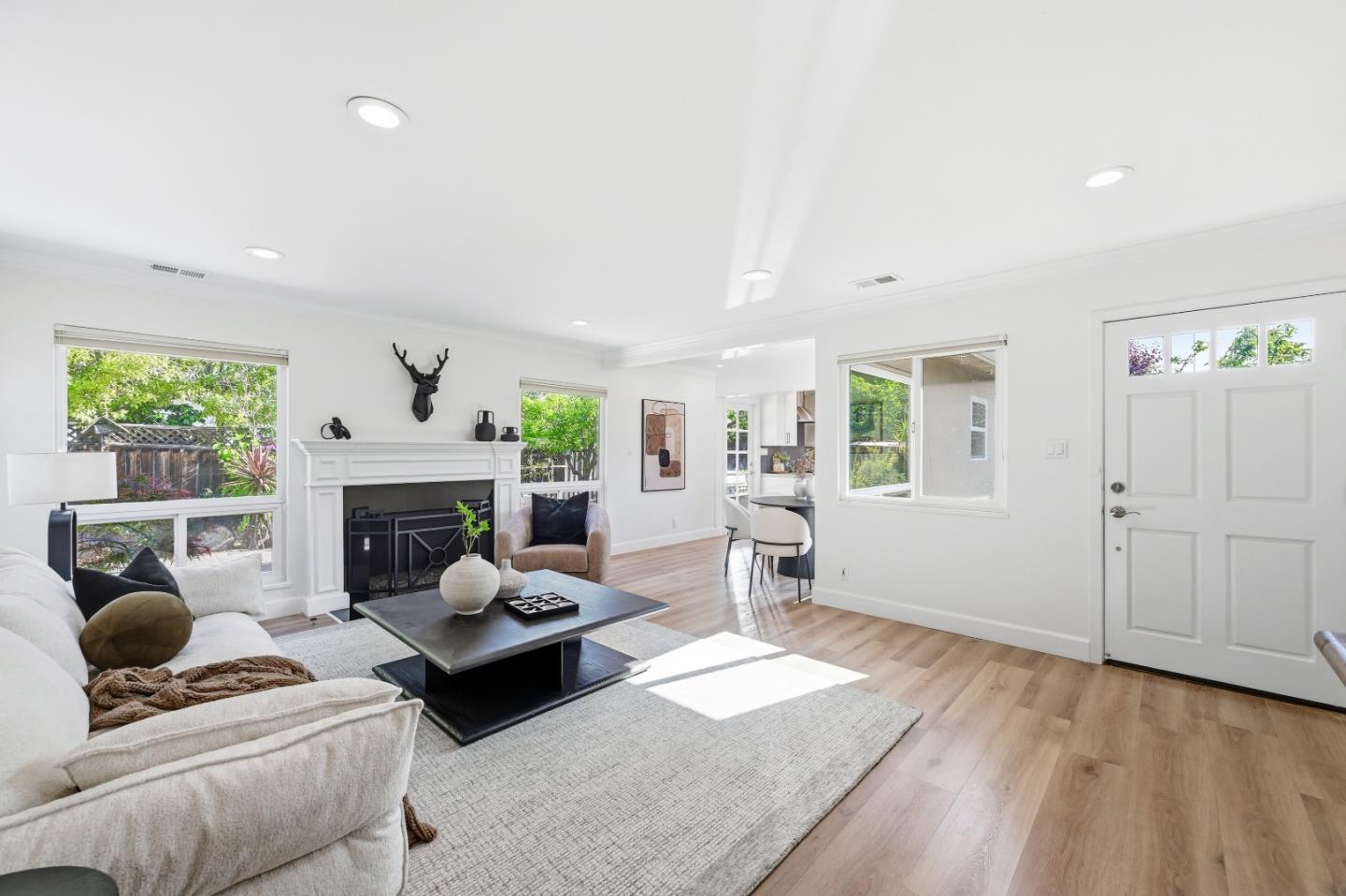 Detail Gallery Image 8 of 104 For 1033 Yorktown Dr, Sunnyvale,  CA 94087 - 4 Beds | 2 Baths