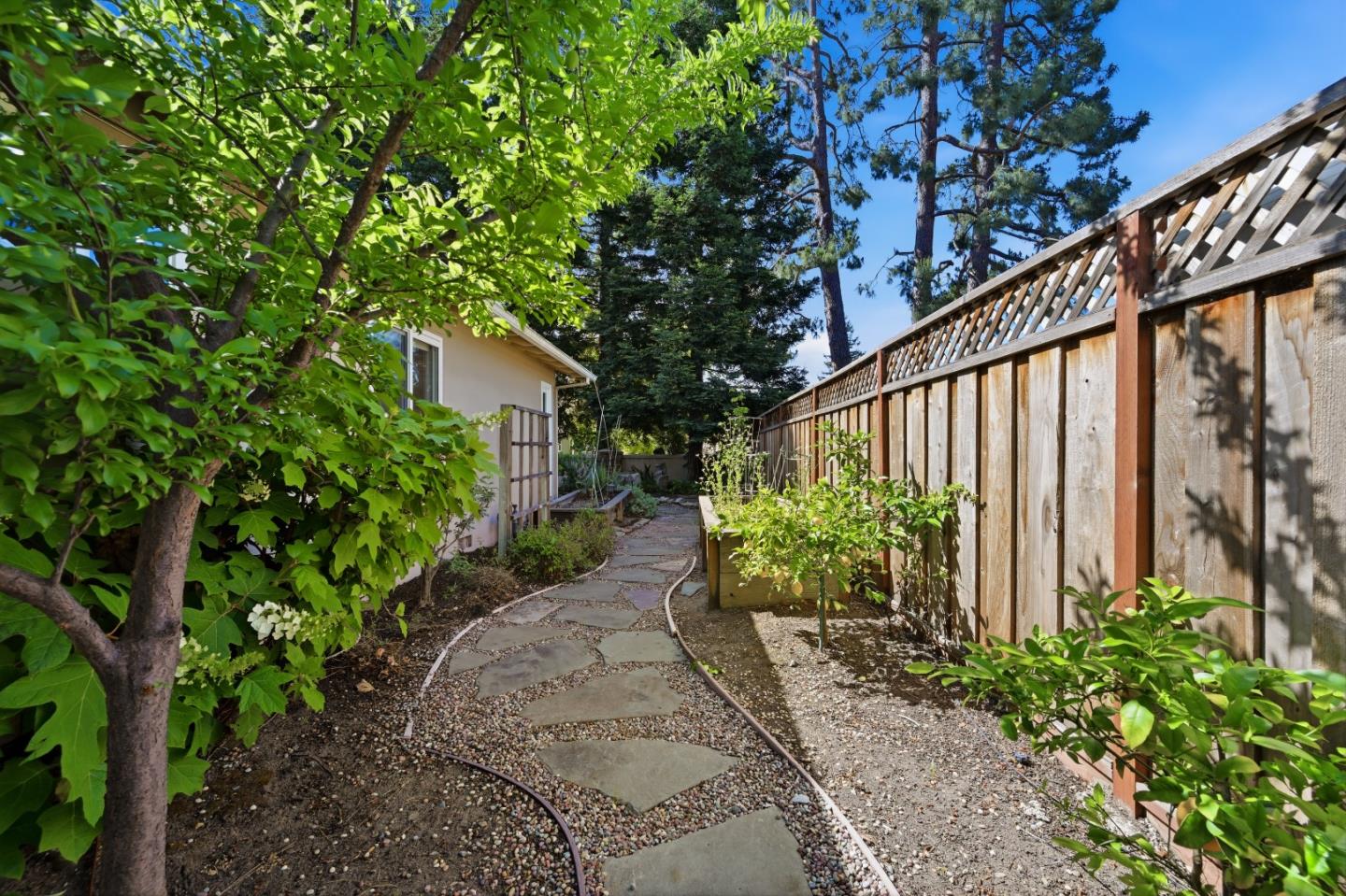 Detail Gallery Image 82 of 104 For 1033 Yorktown Dr, Sunnyvale,  CA 94087 - 4 Beds | 2 Baths