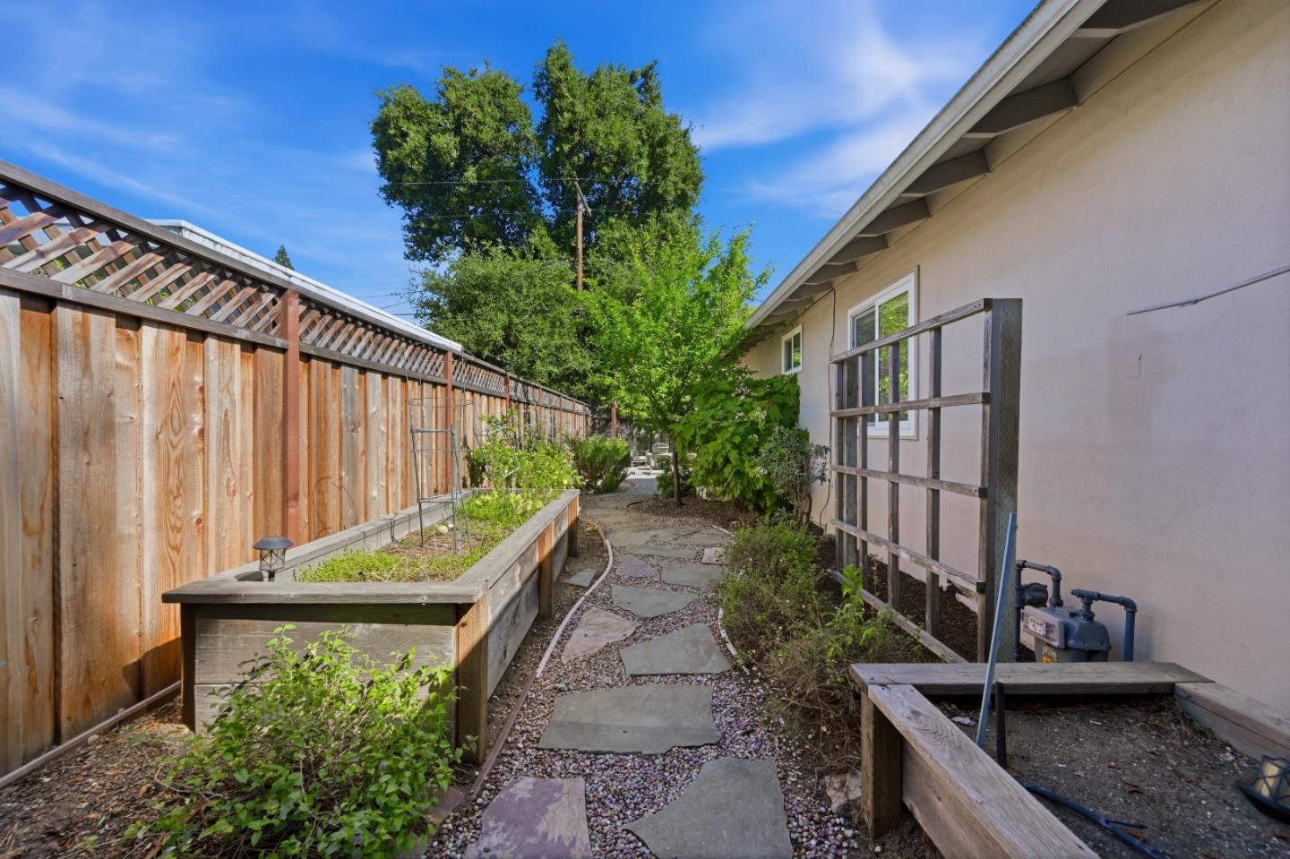 Detail Gallery Image 83 of 104 For 1033 Yorktown Dr, Sunnyvale,  CA 94087 - 4 Beds | 2 Baths
