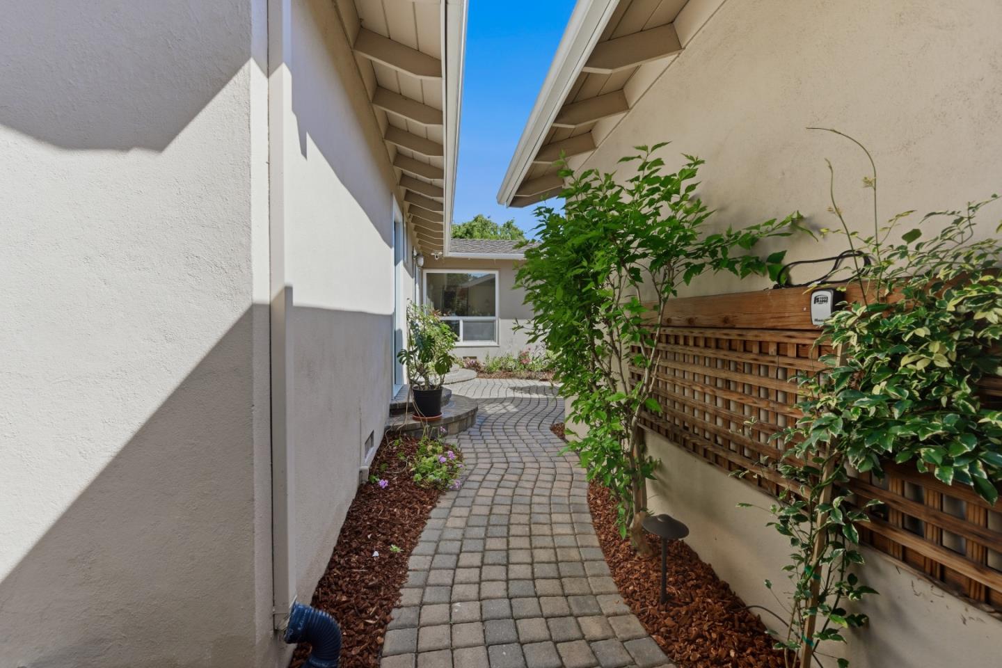 Detail Gallery Image 86 of 104 For 1033 Yorktown Dr, Sunnyvale,  CA 94087 - 4 Beds | 2 Baths