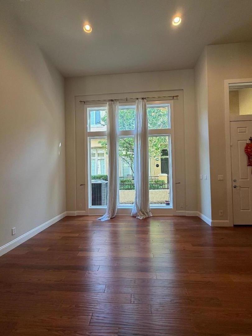 Front Image Thumbnail for ML82043418