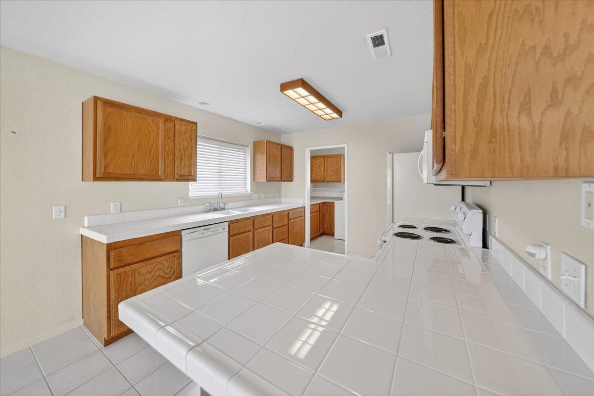 Detail Gallery Image 5 of 46 For 1282 Hamilton Ave, Seaside,  CA 93955 - 3 Beds | 2 Baths