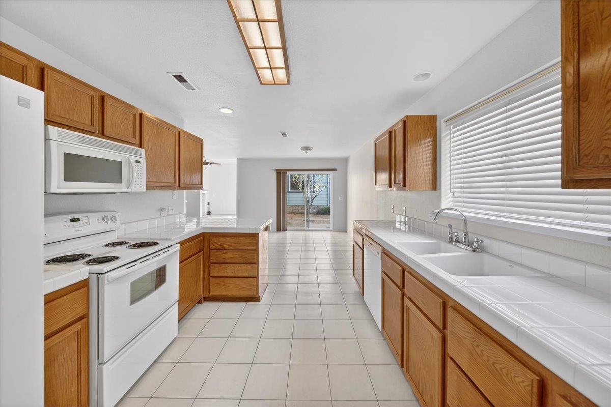 Detail Gallery Image 7 of 46 For 1282 Hamilton Ave, Seaside,  CA 93955 - 3 Beds | 2 Baths