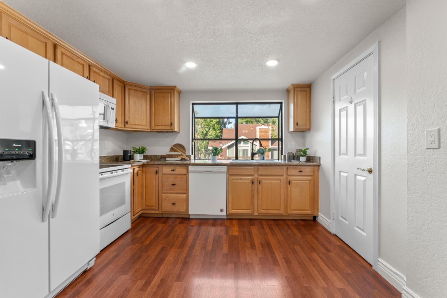 Detail Gallery Image 6 of 33 For 18047 Hillwood Ln, Morgan Hill,  CA 95037 - 2 Beds | 2/1 Baths