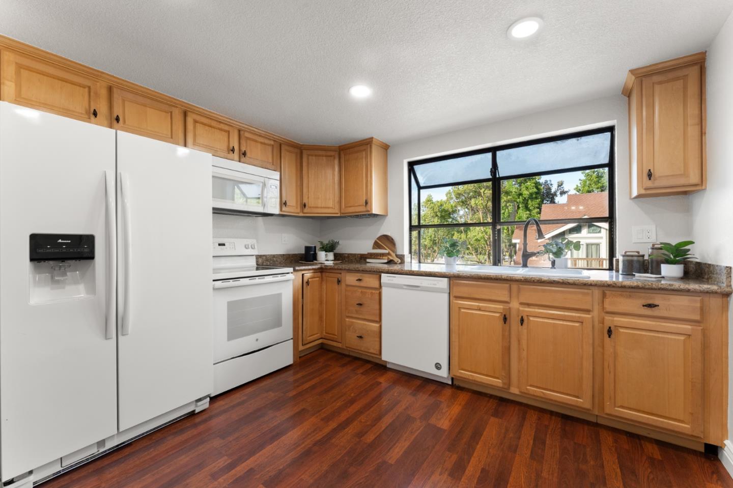 Detail Gallery Image 7 of 33 For 18047 Hillwood Ln, Morgan Hill,  CA 95037 - 2 Beds | 2/1 Baths