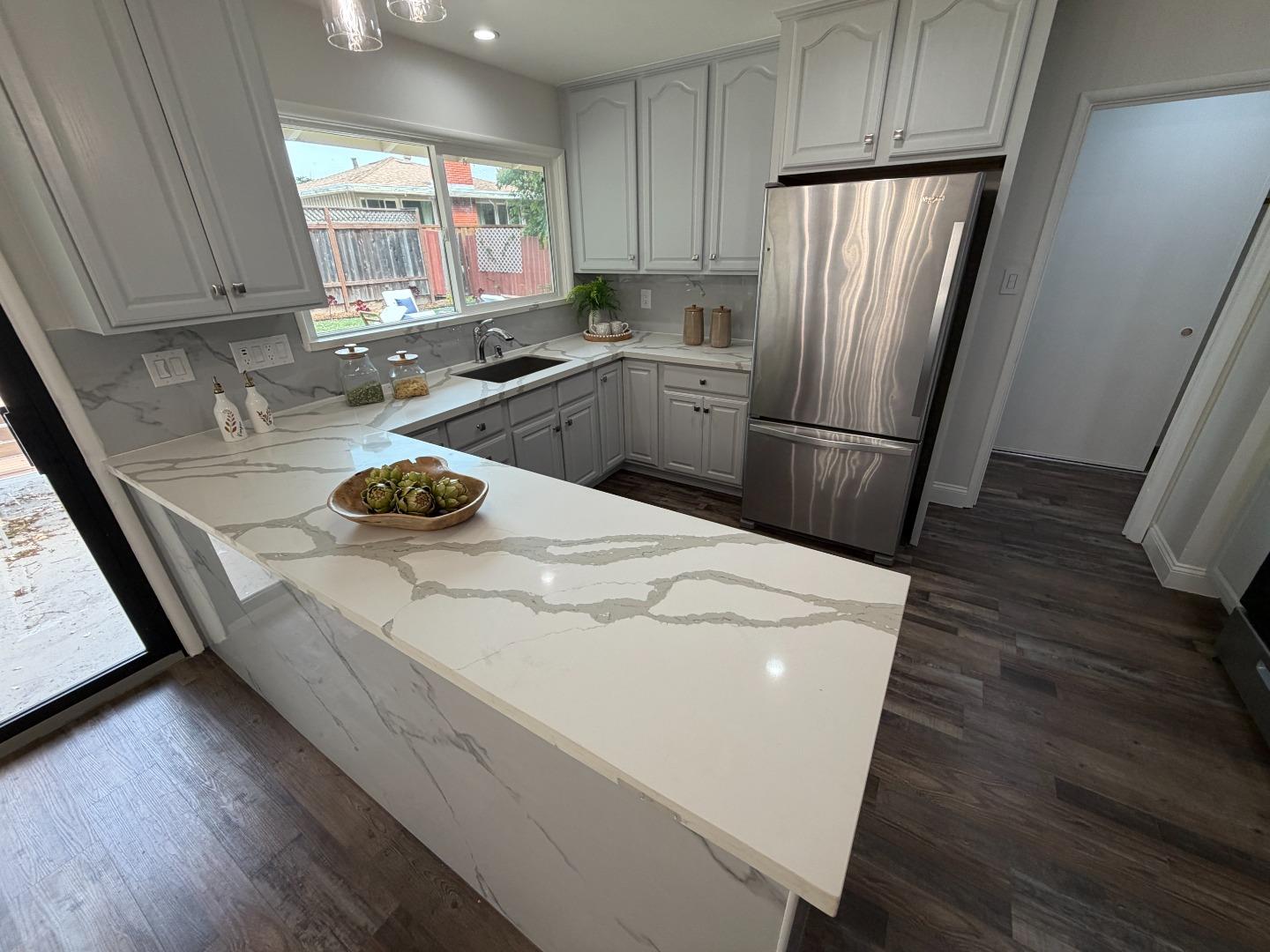 Detail Gallery Image 4 of 15 For Address Not Disclosed, Millbrae,  CA 94030 - 3 Beds | 2 Baths