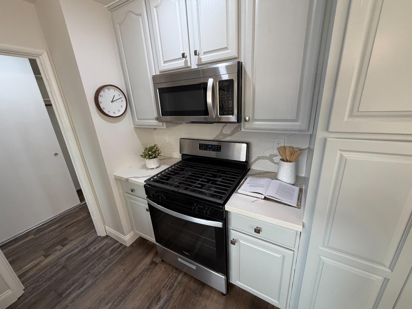 Detail Gallery Image 5 of 15 For Address Not Disclosed, Millbrae,  CA 94030 - 3 Beds | 2 Baths