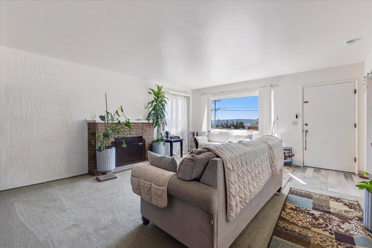 Detail Gallery Image 4 of 15 For 1855 Andrew Ct, Seaside,  CA 93955 - 3 Beds | 2 Baths