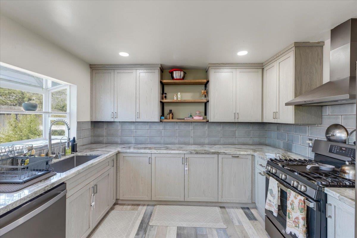 Detail Gallery Image 5 of 15 For 1855 Andrew Ct, Seaside,  CA 93955 - 3 Beds | 2 Baths