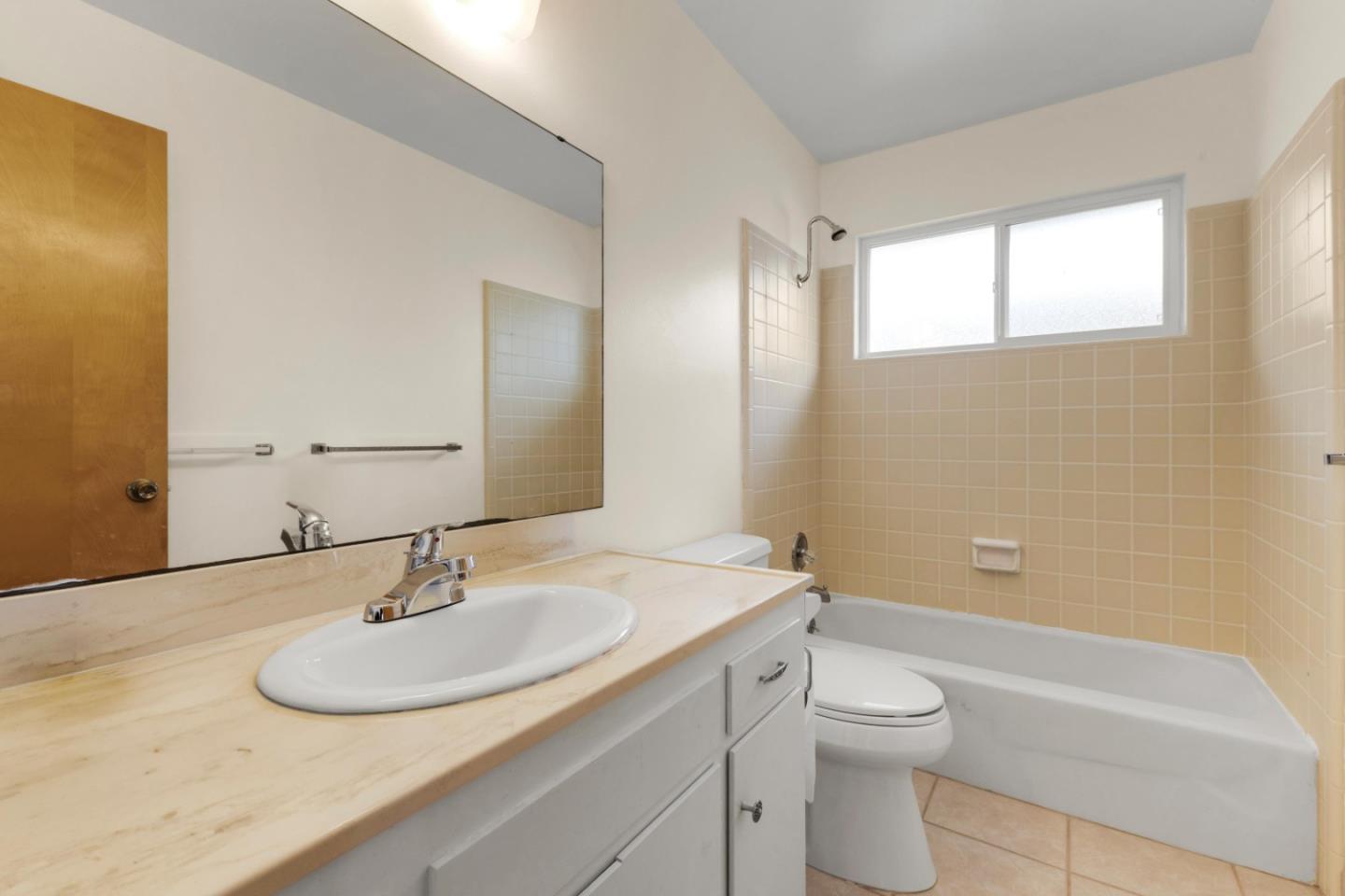 Detail Gallery Image 5 of 12 For 1201 San Angelo Dr, Salinas,  CA 93901 - 3 Beds | 2 Baths