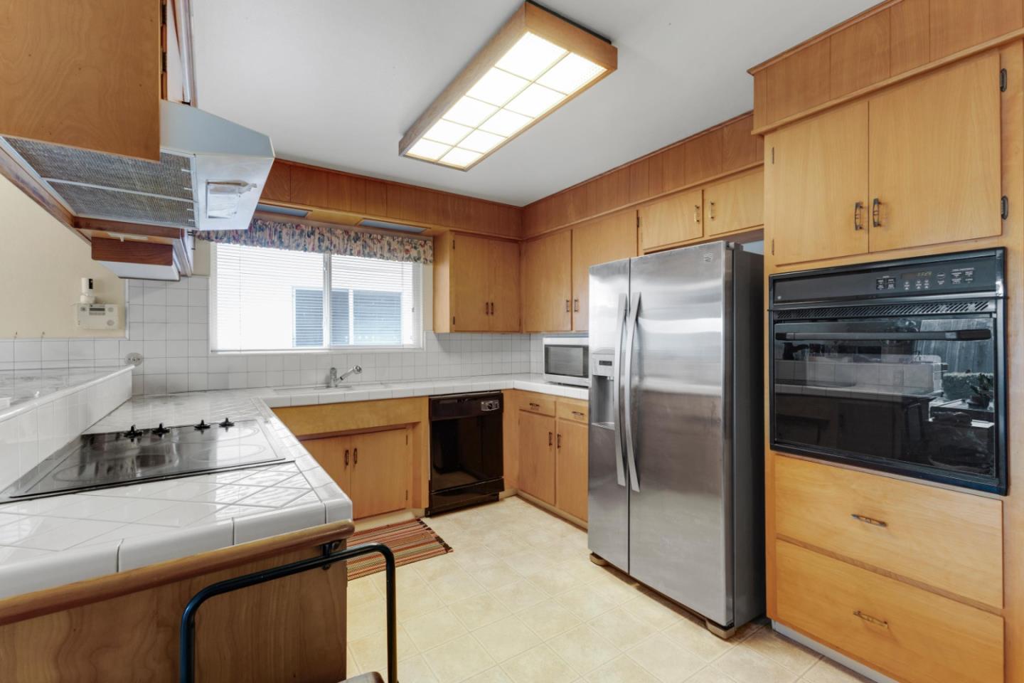 Detail Gallery Image 8 of 12 For 1201 San Angelo Dr, Salinas,  CA 93901 - 3 Beds | 2 Baths