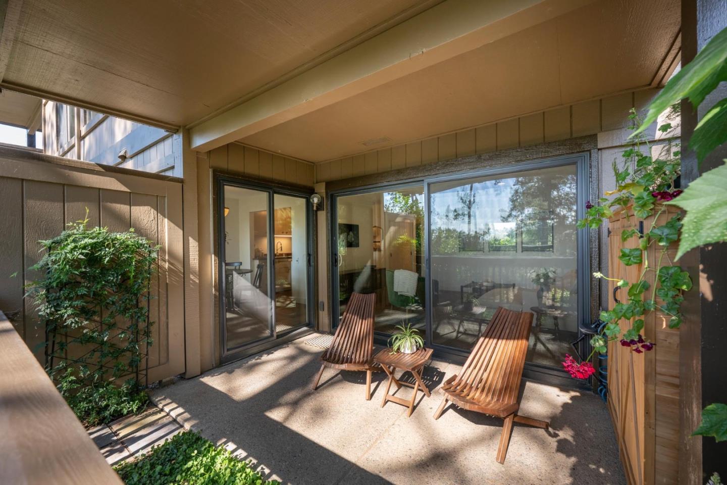 Detail Gallery Image 17 of 21 For 3323 La Mesa Dr #2,  San Carlos,  CA 94070 - 2 Beds | 2 Baths