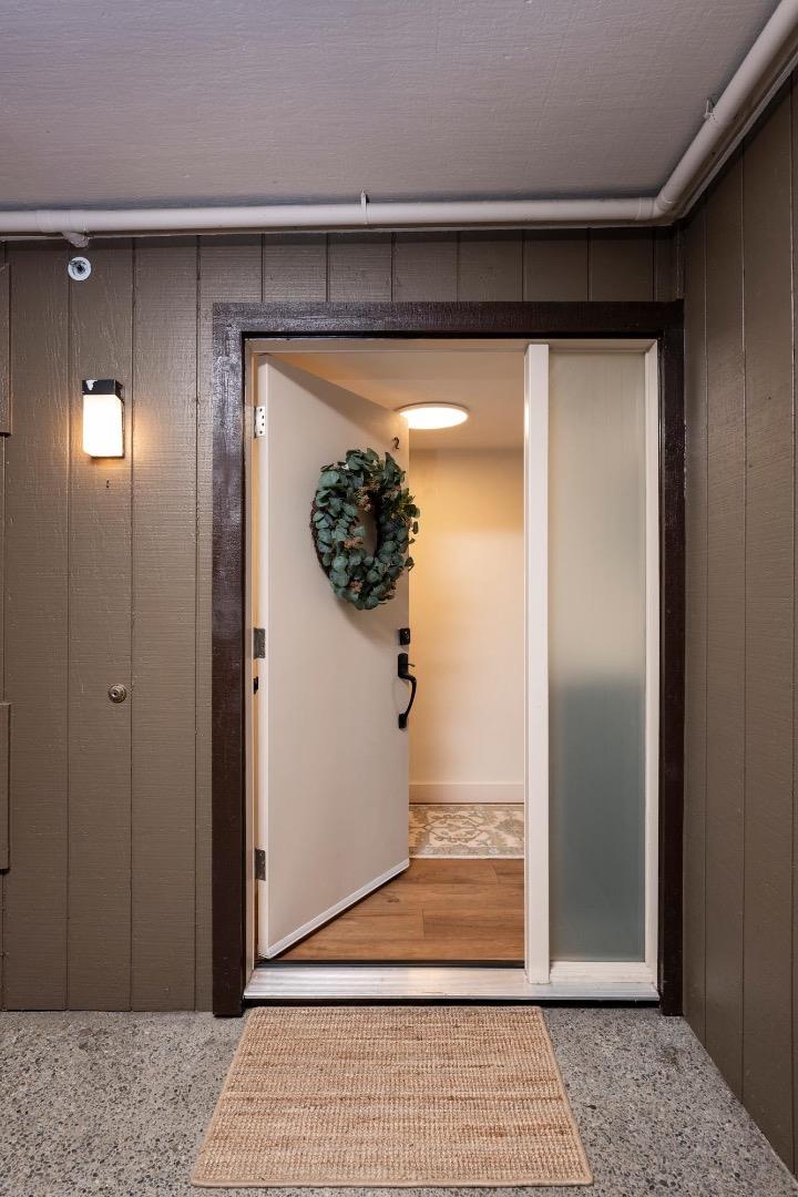 Detail Gallery Image 2 of 21 For 3323 La Mesa Dr #2,  San Carlos,  CA 94070 - 2 Beds | 2 Baths