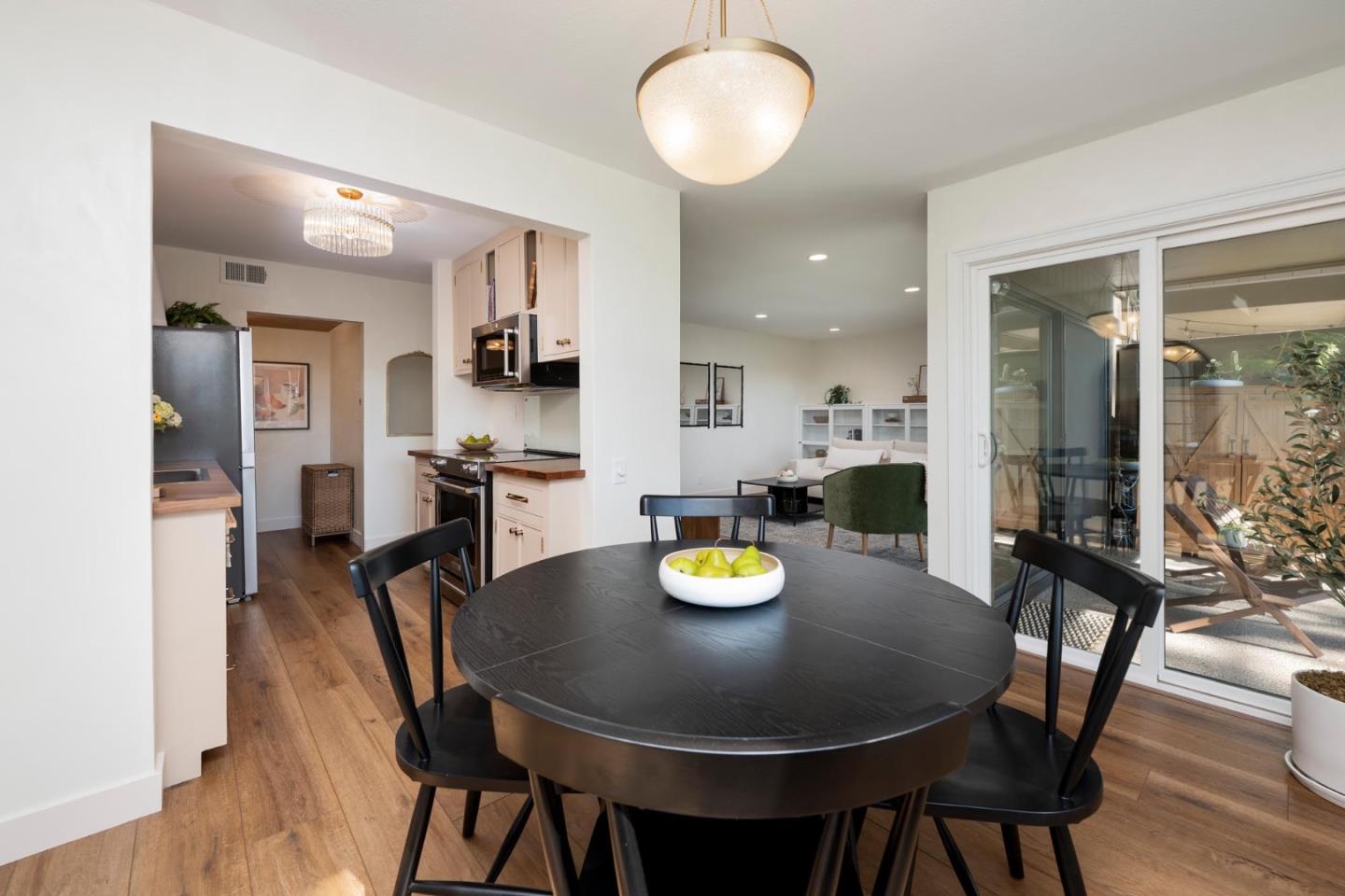 Detail Gallery Image 6 of 21 For 3323 La Mesa Dr #2,  San Carlos,  CA 94070 - 2 Beds | 2 Baths