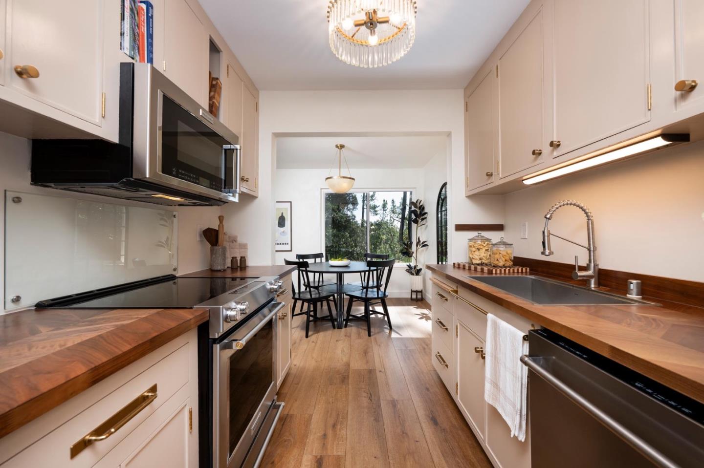 Detail Gallery Image 8 of 21 For 3323 La Mesa Dr #2,  San Carlos,  CA 94070 - 2 Beds | 2 Baths