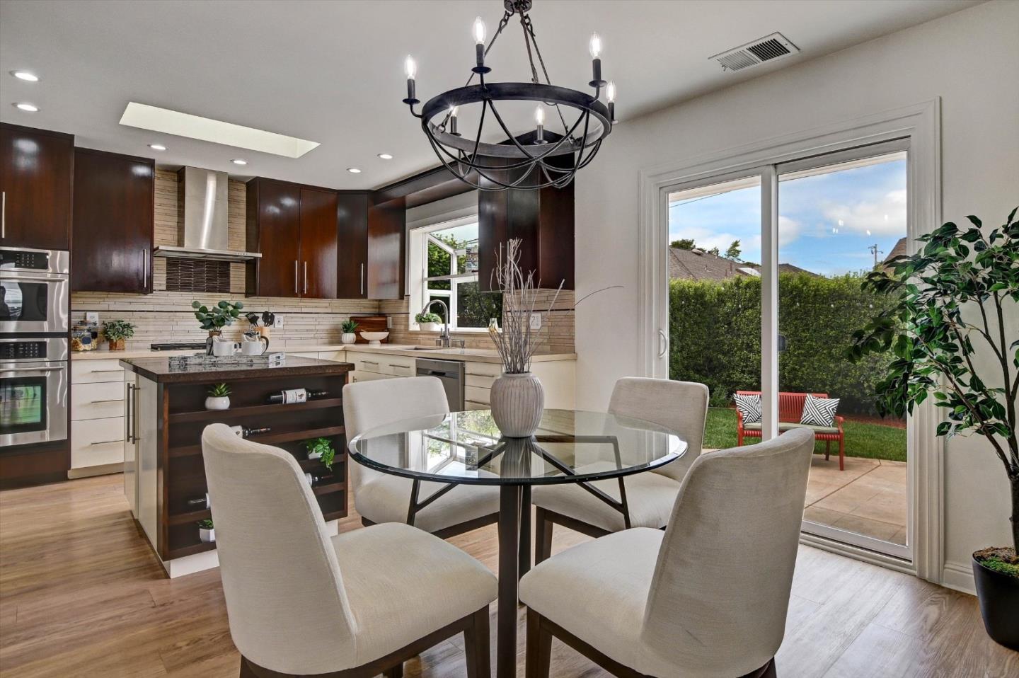 Detail Gallery Image 10 of 38 For 679 Harrow Ave, San Mateo,  CA 94402 - 3 Beds | 2 Baths