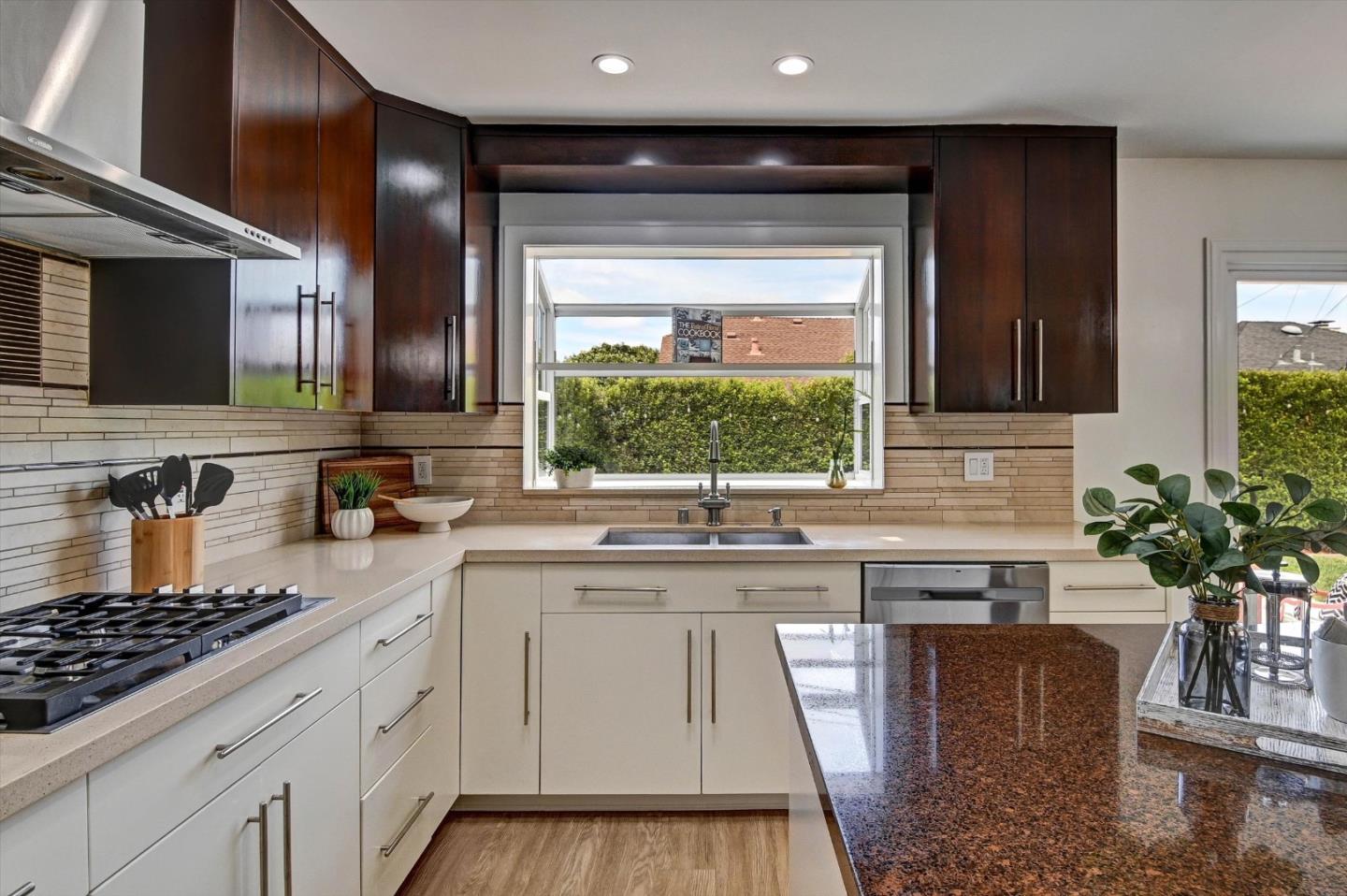 Detail Gallery Image 12 of 38 For 679 Harrow Ave, San Mateo,  CA 94402 - 3 Beds | 2 Baths