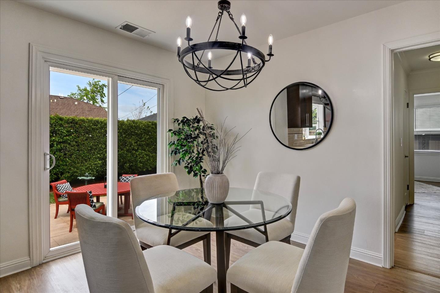 Detail Gallery Image 14 of 38 For 679 Harrow Ave, San Mateo,  CA 94402 - 3 Beds | 2 Baths
