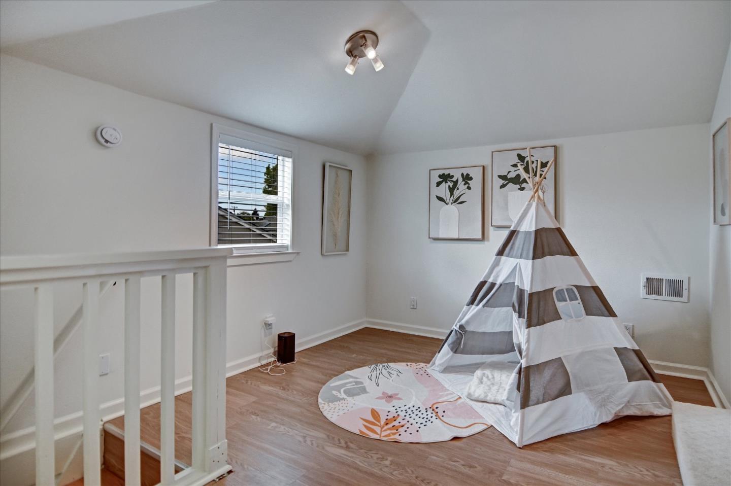 Detail Gallery Image 25 of 38 For 679 Harrow Ave, San Mateo,  CA 94402 - 3 Beds | 2 Baths