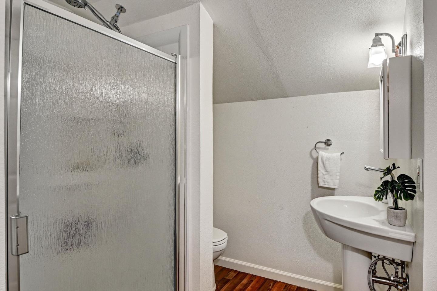 Detail Gallery Image 29 of 38 For 679 Harrow Ave, San Mateo,  CA 94402 - 3 Beds | 2 Baths