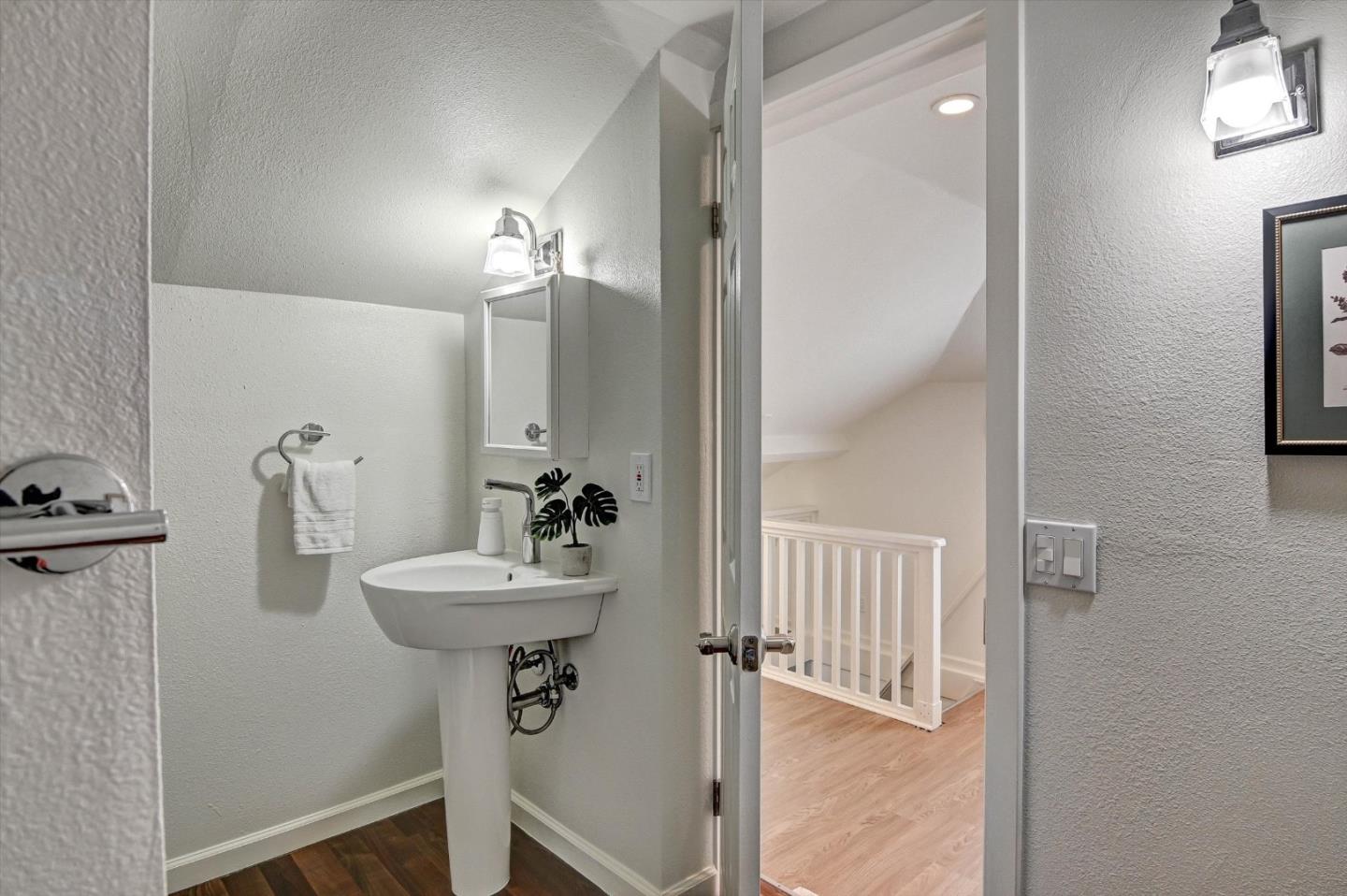 Detail Gallery Image 30 of 38 For 679 Harrow Ave, San Mateo,  CA 94402 - 3 Beds | 2 Baths