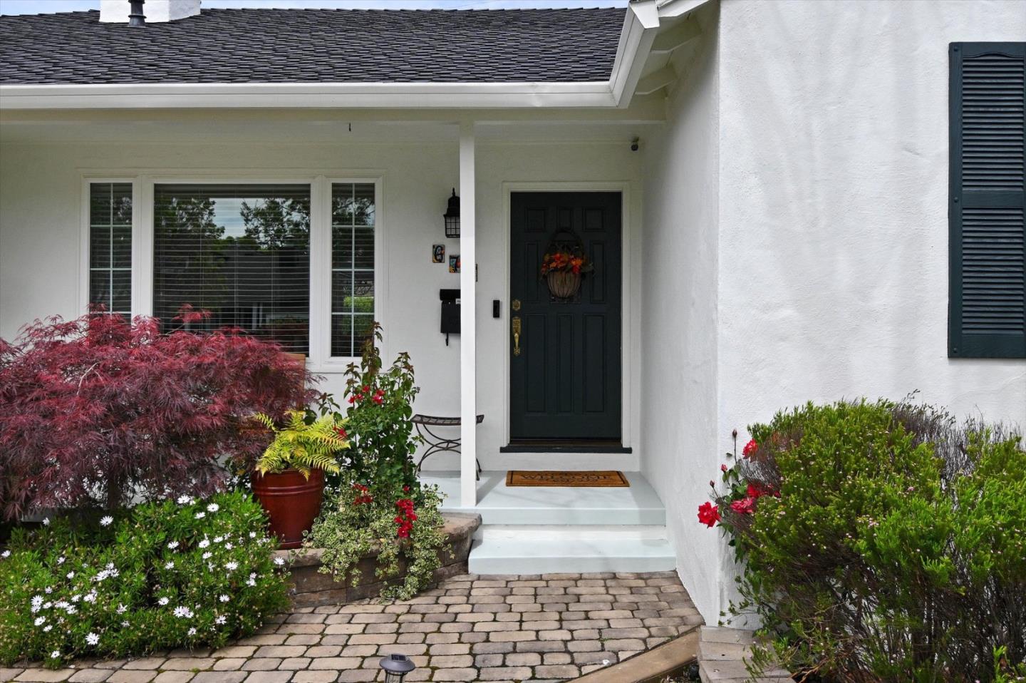 Detail Gallery Image 5 of 38 For 679 Harrow Ave, San Mateo,  CA 94402 - 3 Beds | 2 Baths