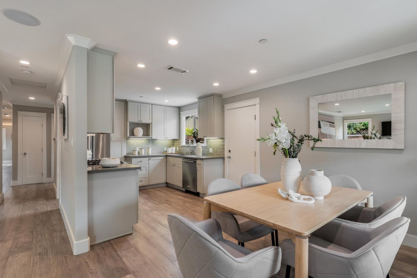 Detail Gallery Image 12 of 48 For 409 Poinsettia Ave, San Mateo,  CA 94403 - 4 Beds | 2 Baths