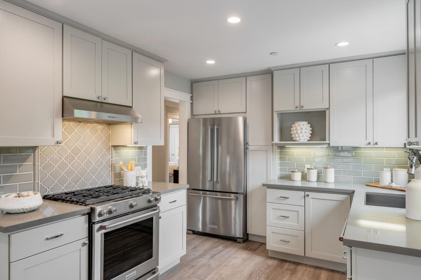 Detail Gallery Image 13 of 48 For 409 Poinsettia Ave, San Mateo,  CA 94403 - 4 Beds | 2 Baths